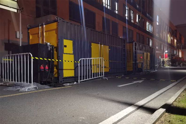 凤台柴油发电机组的输出电压是如何调节的?